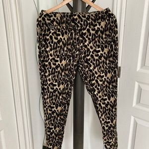 Skinny leopard pattern pants